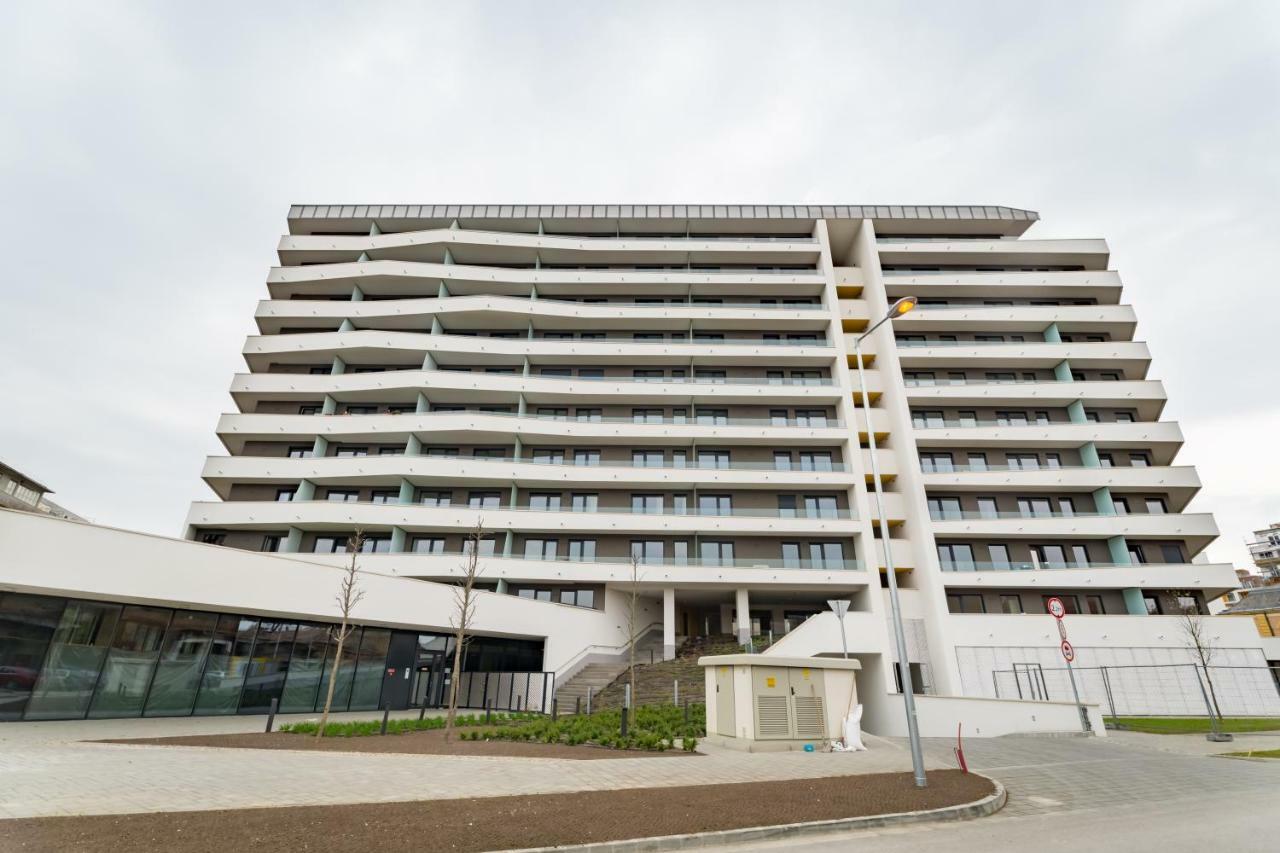 Bpr Chic White Home With Terrace & A/C & Garage Budapeste Exterior foto